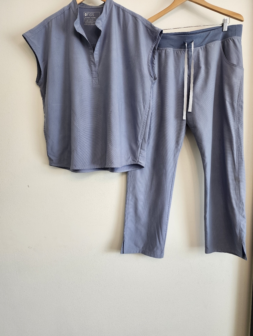 FIGS Vapor Blue Space Dye Rafaela Top & Kade Cargo Pant Scrub Set Size Large - Picture 2 of 15
